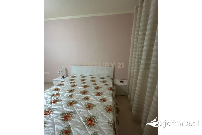 Shtepi ne shitje Apartament ne Tirane, 2+1, Mobilimi E mobiluar, Pagesa 128,000  Euro.