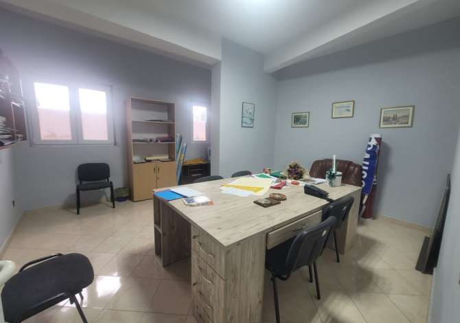 Ambient biznesi me qera 3+1 ne Tirane - 2,500 Euro