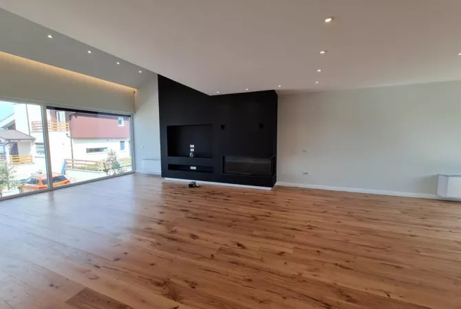 Shtepi ne shitje Vila Luksoze ne Tirane, 4+1, Mobilimi Pjeserisht e mobiluar, Pagesa 1,500,000  Euro.