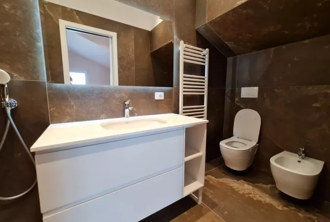 Shtepi ne shitje Vila Luksoze ne Tirane, 4+1, Mobilimi Pjeserisht e mobiluar, Pagesa 1,500,000  Euro.