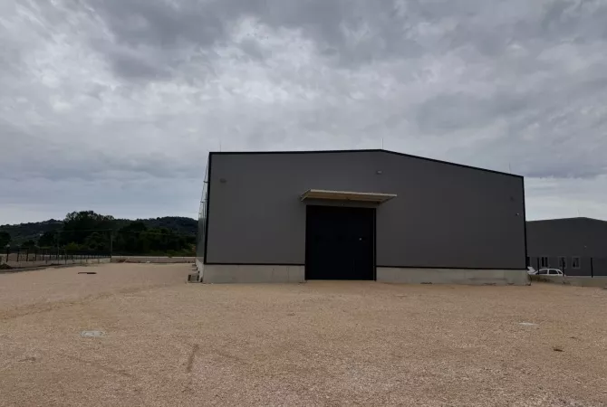 Ambient biznesi me qera 4+1 ne Tirane - 4,500 Euro