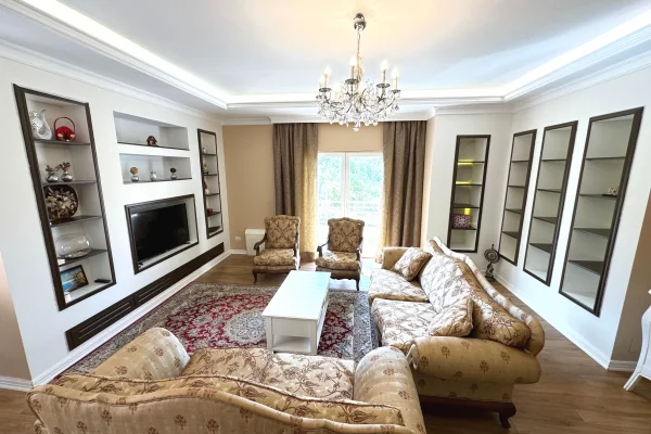 Shtepi me qera 2+1 ne Tirane - 950 Euro