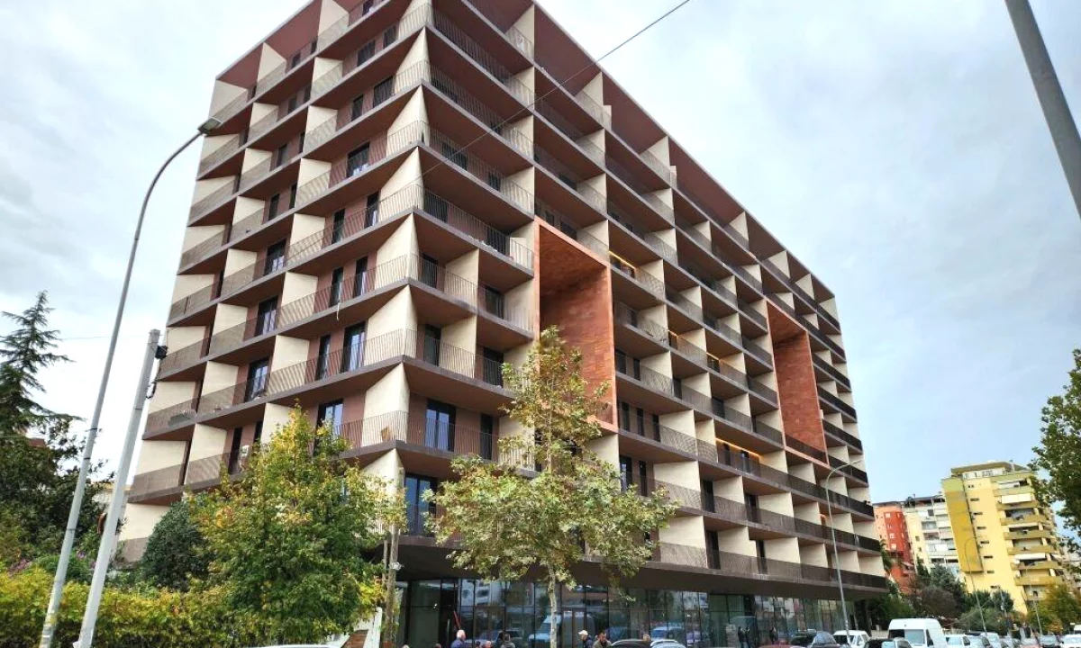 Shtepi ne shitje Apartament ne Tirane, 2+1, Mobilimi Bosh, pa mobiluar, Pagesa 530,000  Euro.