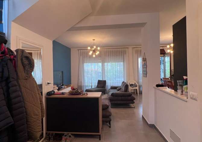 Shtepi ne shitje  ne Durres, 3+1, Mobilimi E mobiluar, Pagesa 260,000  Euro.