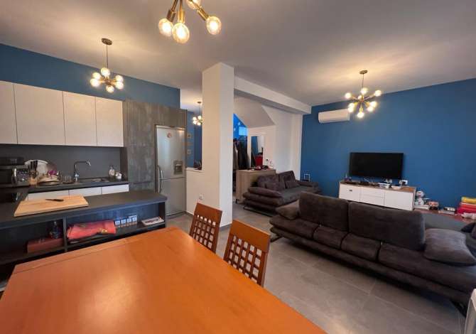 Shtepi ne shitje  ne Durres, 3+1, Mobilimi E mobiluar, Pagesa 260,000  Euro.