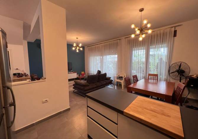 Shtepi ne shitje  ne Durres, 3+1, Mobilimi E mobiluar, Pagesa 260,000  Euro.