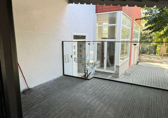 Ambient biznesi me qera 2+1 ne Tirane - 1,000 Euro