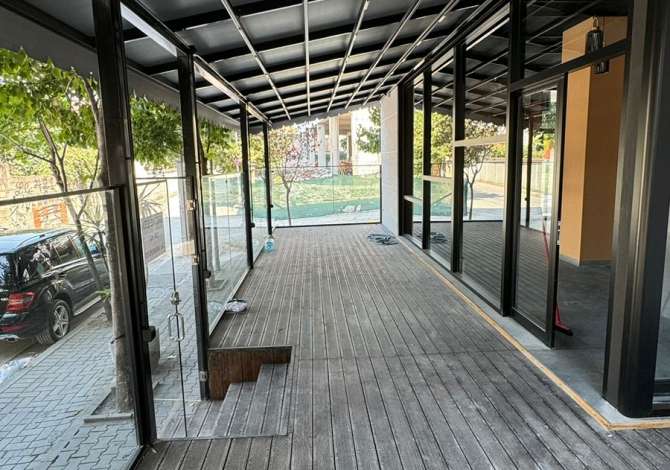 Ambient biznesi me qera 2+1 ne Tirane - 1,000 Euro
