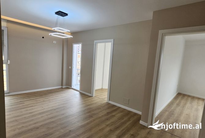 Shtepi ne shitje Apartament ne Tirane, 2+1, Mobilimi Pjeserisht e mobiluar, Pagesa 195,000  Euro.