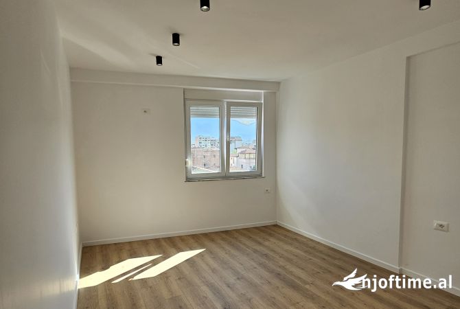 Shtepi ne shitje Apartament ne Tirane, 2+1, Mobilimi Pjeserisht e mobiluar, Pagesa 195,000  Euro.