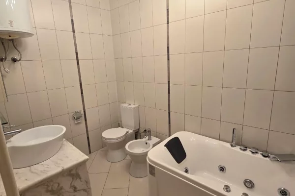 Zyre me qira 2+1 + 2 tualete – Qender Tirane