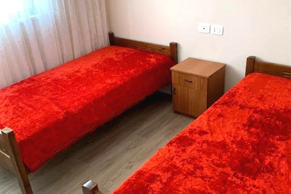 Shtepi me qera Apartament ne Tirane, 2+1, Mobilimi E mobiluar, Pagesa 700  Euro.