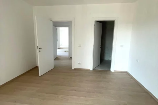 Shtepi ne shitje Apartament ne Tirane, 2+1, Mobilimi Bosh, pa mobiluar, Pagesa 152,750  Euro.