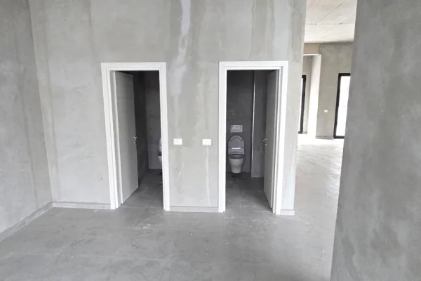 Business Property for Rent 1+1 in Tirana - 1,400 Euro