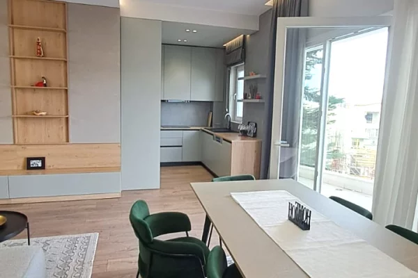 Shtepi me qera 3+1 ne Tirane - 1,500 Euro