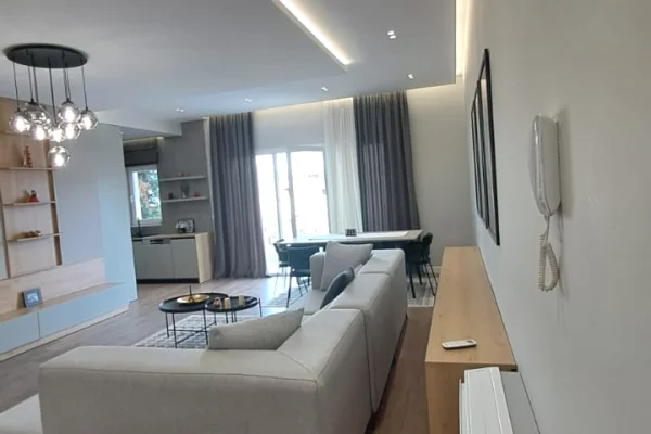 Shtepi me qera 3+1 ne Tirane - 1,500 Euro