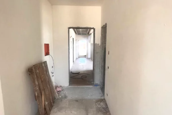 Shtepi ne shitje Apartament ne Tirane, 1+1, Mobilimi Bosh, pa mobiluar, Pagesa 159,415  Euro.