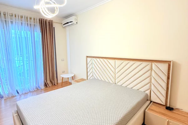 Shtepi me qera Apartament ne Tirane, 2+1, Mobilimi E mobiluar, Pagesa 1,200  Euro.