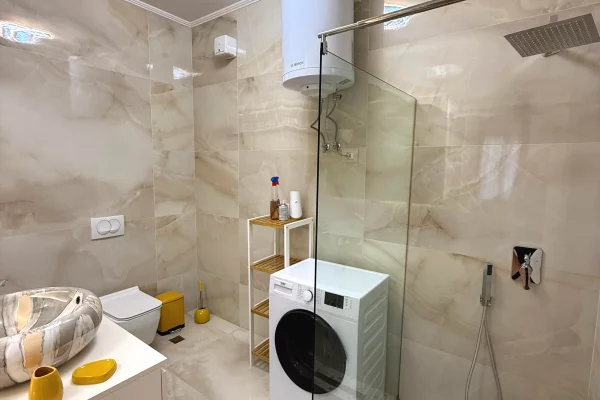 Shtepi me qera Apartament ne Tirane, 2+1, Mobilimi E mobiluar, Pagesa 1,200  Euro.