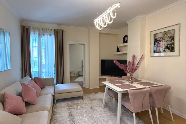 Shtepi me qera 2+1 ne Tirane - 1,200 Euro