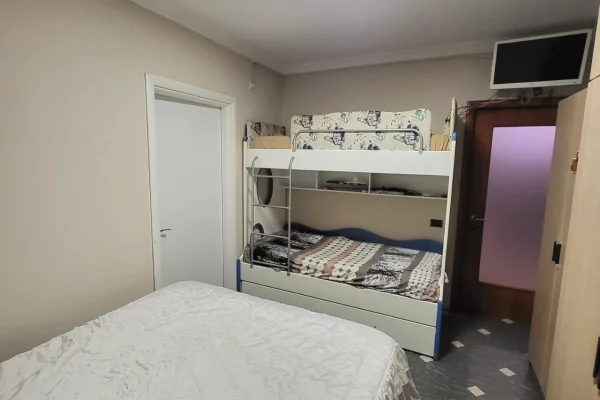 Shtepi me qera 3+1 ne Tirane - 700 Euro