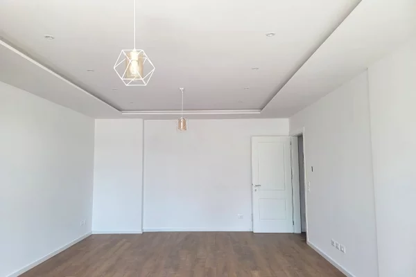 Ambient biznesi me qera 3+1 ne Tirane - 1,400 Euro