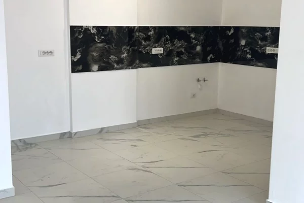 Ambient biznesi me qera 1+1 ne Tirane - 55,000 Leke