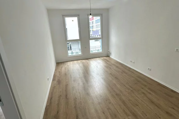 Ambient biznesi me qera 3+1 ne Tirane - 400 Euro