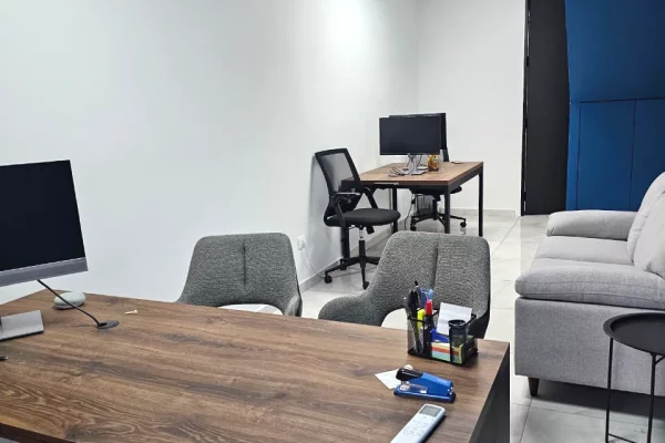 Ambient biznesi me qera 3+1 ne Tirane - 500 Euro