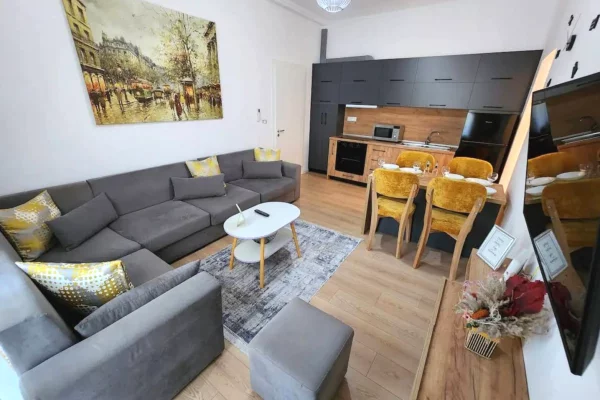 Shtepi me qera Apartament ne Tirane, 2+1, Mobilimi E mobiluar, Pagesa 82,000  Leke.