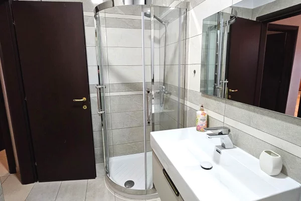 Shtepi me qera 1+1 ne Tirane - 750 Euro