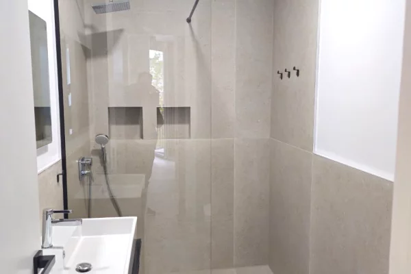 Shtepi me qera 2+1 ne Tirane - 1,300 Euro