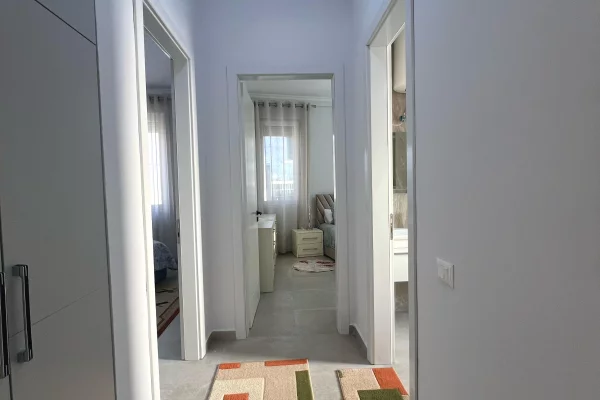 Shtepi me qera 2+1 ne Tirane - 1,100 Euro