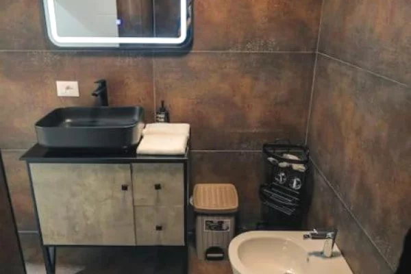 Shtepi me qera 2+1 ne Tirane - 1,500 Euro