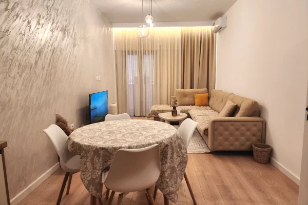 Shtepi me qera Apartament ne Tirane, 2+1, Mobilimi E mobiluar, Pagesa 1,500  Euro.