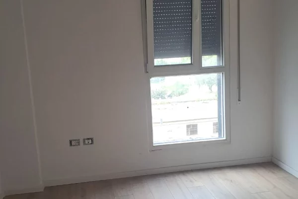Ambient biznesi me qera 3+1 ne Tirane - 550 Euro