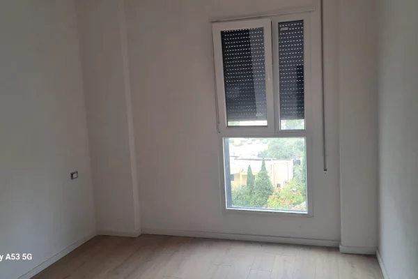 Ambient biznesi me qera 3+1 ne Tirane - 550 Euro