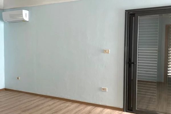 Ambient biznesi me qera 3+1 ne Tirane - 1,000 Euro