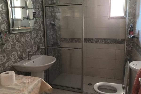 Shtepi me qera 2+1 ne Tirane - 700 Euro