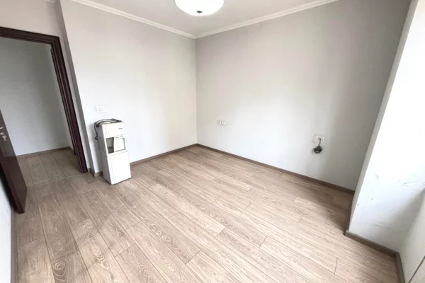 Shtepi ne shitje Apartament ne Tirane, 2+1, Mobilimi Bosh, pa mobiluar, Pagesa 258,000  Euro.