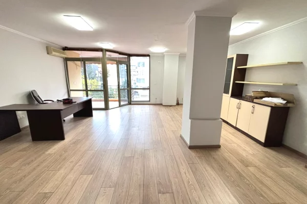 Shtepi ne shitje Apartament ne Tirane, 2+1, Mobilimi Bosh, pa mobiluar, Pagesa 258,000  Euro.
