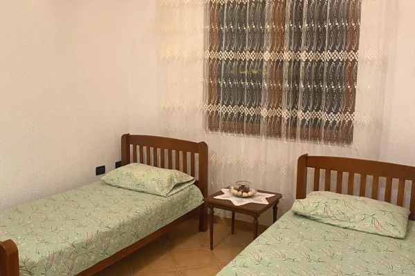 Shtepi me qera Apartament ne Tirane, 2+1, Mobilimi E mobiluar, Pagesa 40,000  Leke.