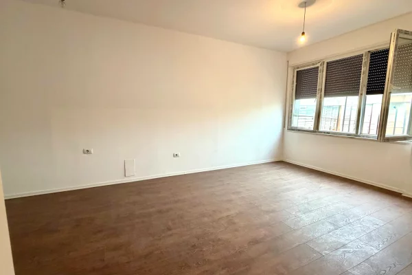 Shtepi me qera 2+1 ne Tirane - 800 Euro