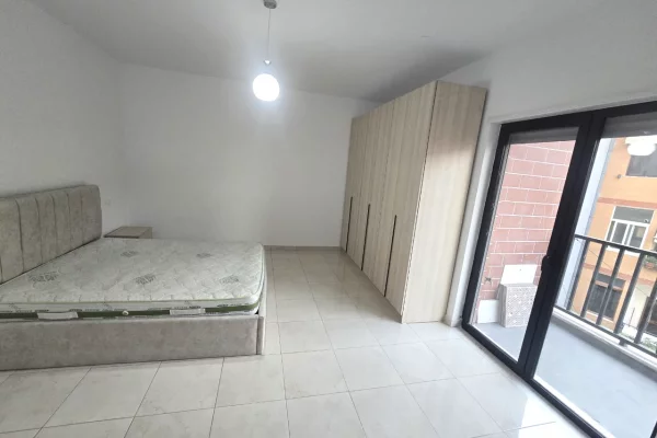 Shtepi me qera 1+1 ne Tirane - 45,000 Leke