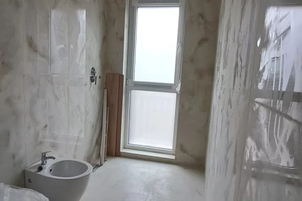 AMBIENT BIZNESI ME QIRA – FUSHA E AVIACIONIT