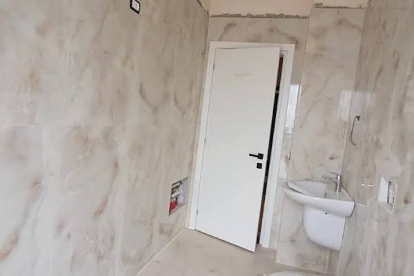 AMBIENT BIZNESI ME QIRA – FUSHA E AVIACIONIT