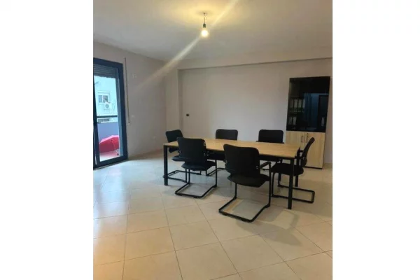 Shtepi ne shitje Apartament ne Tirane, 3+1, Mobilimi Pjeserisht e mobiluar, Pagesa 350,000  Euro.