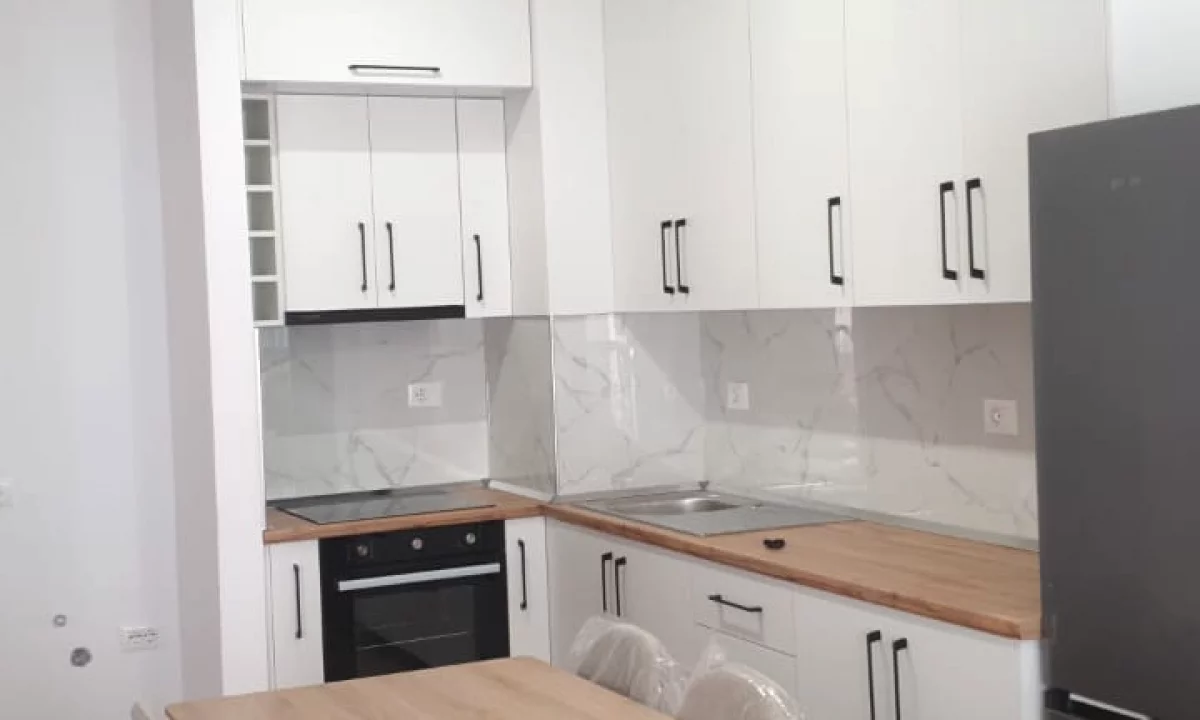 Shtepi me qera Apartament ne Tirane, 1+1, Mobilimi E mobiluar, Pagesa 448  Euro.