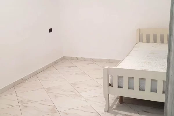 Shtepi me qera Apartament ne Tirane, 1+1, Mobilimi E mobiluar, Pagesa 35,000  Leke.