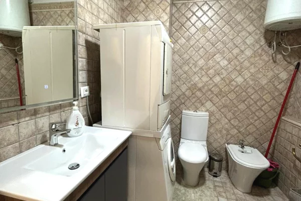 Shtepi me qera 1+1 ne Tirane - 800 Euro